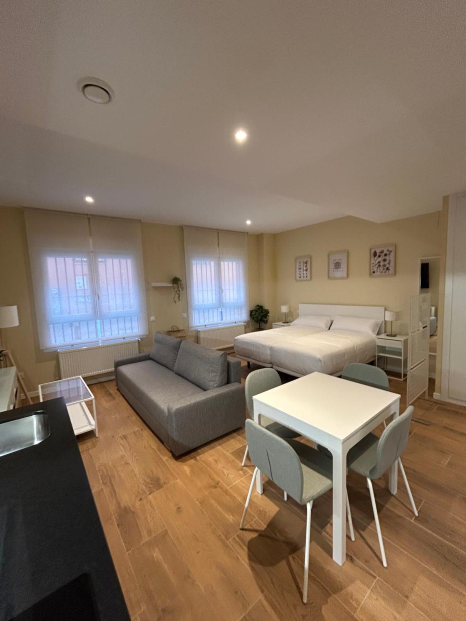 Apartamentos Turisticos Aeropuerto Barajas Madrid Eksteriør billede