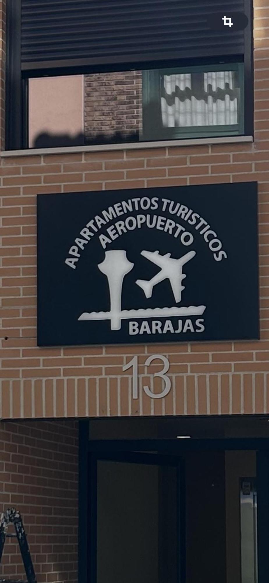Apartamentos Turisticos Aeropuerto Barajas Madrid Eksteriør billede