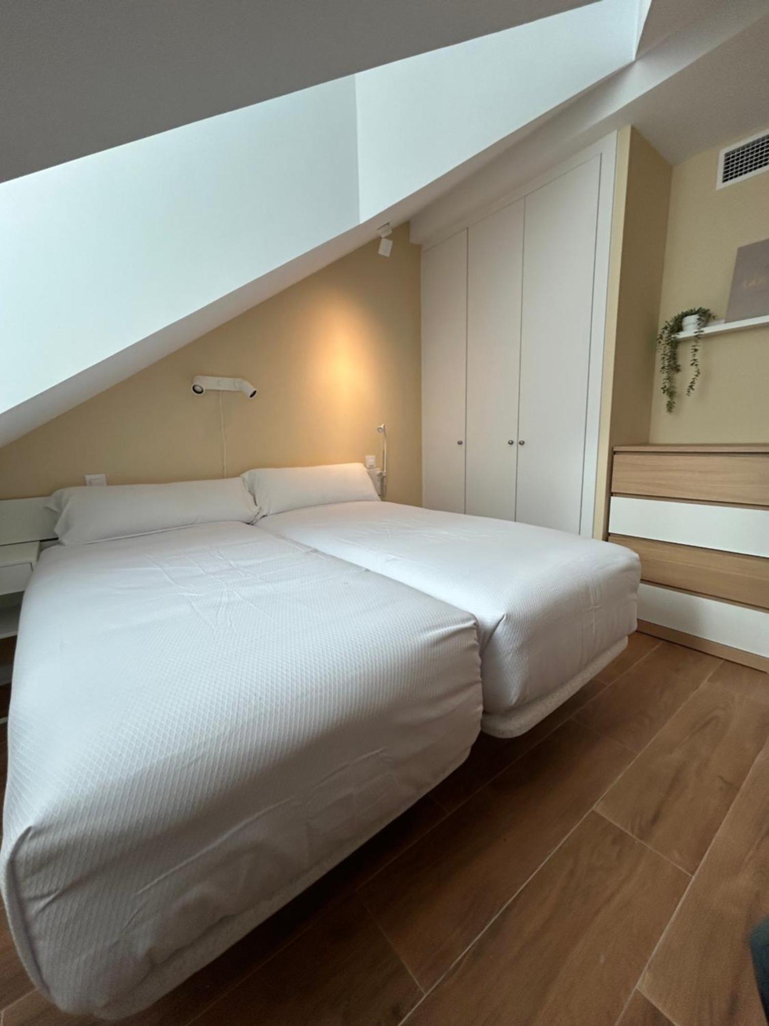 Apartamentos Turisticos Aeropuerto Barajas Madrid Eksteriør billede